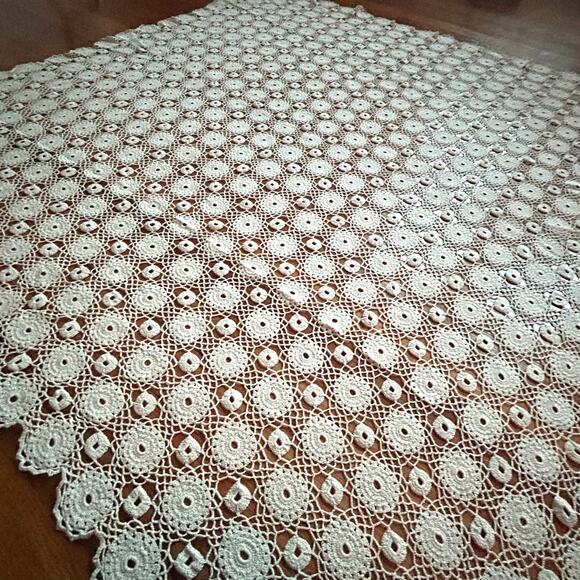 Vintage Hand-Crocheted Lace Tablecloth – Ivory Round Motif Design, 51” x 49 - Picture 4 of 12